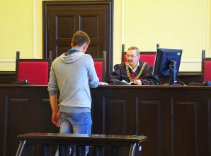 Sąd w Kłodzku nie uwierzył trzem policjantom, którzy oskarżyli miejscową pracodawczynię o zelżenie. Kobieta została uniewinniona