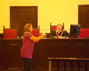 Sąd w Kłodzku nie uwierzył trzem policjantom, którzy oskarżyli miejscową pracodawczynię o zelżenie. Kobieta została uniewinniona