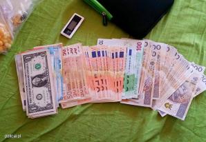 Handlowali bursztynem i biżuterią nie odprowadzając VAT