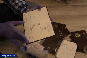 [VIDEO] Mogli sfałszować niemal każdy dokument – rozbita zorganizowana grupa przestępcza