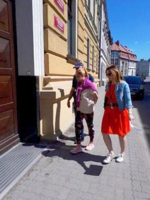 [VIDEO] Sąd aresztował na 3 miesiące Darię Z., którą odnalazł Krzysztof Rutkowski! Kolejne ofiary królowej wyłudzeń bankowych z Wybrzeża. Daria Z. nie oszczędzała niepełnosprawnych i matek, którym brakowało pieniędzy na utrzymanie dziecka!