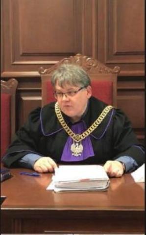 [VIDEO] Śledztwo z wniosku Bożeny Zalewskiej o ściganie prokurator Małgorzaty Sałackiej, żony Prokuratora Rejonowego z Kłodzka, będą prowadzić będą jej koledzy prokuratorzy z sąsiednich Ząbkowic Śląskich. Mimo, że ich szef prosił o wyłączenie ze sprawy!