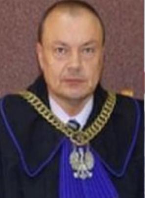 [VIDEO] Prokuratura oskarżyła Jacka B. o porwanie własnych dzieci. Wciąż więzi 7-letniego Michałka nie pozwalając mu chodzić z kolegami do pierwszej klasy.  Przestępcę wspierają rodzice - Grażyna i Kazimierz B. Jutro Sąd ma zmusić ich do wydania chłopca!