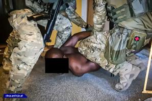 [VIDEO] Rozbity gang nigeryjsko-polski. Zatrzymano obywatela Polski, Ukrainy i 3 Nigeryjczyków. Działali na szkodę niemieckiej firmy