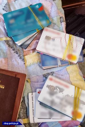 [VIDEO] Rozbity gang nigeryjsko-polski. Zatrzymano obywatela Polski, Ukrainy i 3 Nigeryjczyków. Działali na szkodę niemieckiej firmy