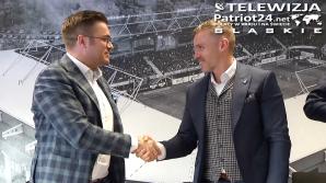 [VIDEO] Klub piłkarski Piast Gliwice rusza z pilotażem mobilnych badań USG podczas meczów i treningów. Z wypracowanych standardów medycznych mają docelowo skorzystać również inne kluby Ekstraklasy. Są implementowane m.in. w Holandii, Niemczech, Szwajcarii