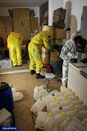 [VIDEO] Wpadli w trakcie produkcji „kryształu” - akcja CBŚP