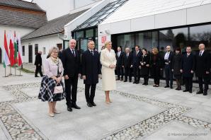 W Starym Sączu Prezydent RP Andrzej Duda wraz z Małżonką Agatą Kornhauser–Dudą wspólnie z Prezydentem Węgier Tamásem Sulyokiem wraz z Małżonką Zsuzsanną Nagy świętowali Dzień Przyjaźni Polsko–Węgierskiej