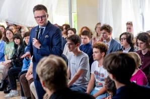 [VIDEO] Parlamentaryzm i Demokracja: Lekcja Obywatelska z Szymonem Hołownią - Wrocław 2024