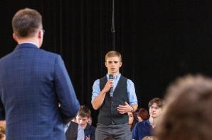 [VIDEO] Parlamentaryzm i Demokracja: Lekcja Obywatelska z Szymonem Hołownią - Wrocław 2024