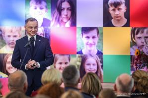 [VIDEO] Dyplomy stypendialne dla podopiecznych Fundacji Dorastaj z Nami