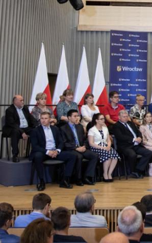 Premier Mateusz Morawiecki: Chcemy Polski rozwoju, a nie zastoju. Pamiętającej o swoich korzeniach, a nie odcinającej się od swojej historii