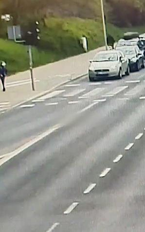 [VIDEO] Poród zaczął się w godzinach szczytu i w miejskim korku. Policjanci pomogli dojechać do szpitala na czas