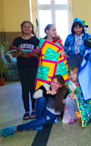 [VIDEO] Bezprecedensowa akcja miłośników patchworków z USA dla Ukrainy w Polsce