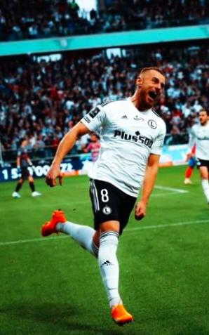 Legia wygrywa z Rakowem, a mecz kończy się wynikiem 3:1