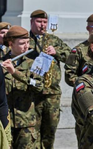 Uroczyste Obchody 20. Rocznicy Wstąpienia Polski do Unii Europejskiej z Udziałem Żołnierzy Ośrodka Reprezentacyjnego Wojsk Obrony Terytorialnej.
