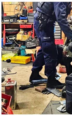 [VIDEO] Świdniccy policjanci zatrzymali 2 osoby związane z wytwarzaniem i posługiwaniem się materiałami wybuchowymi