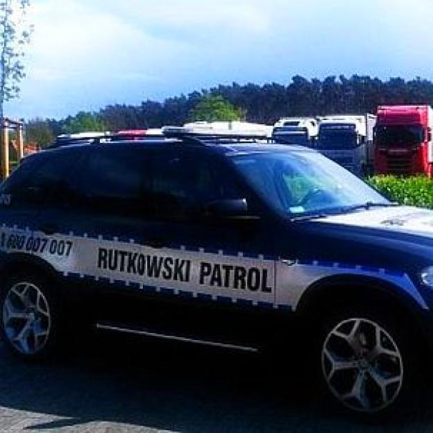 [VIDEO] Województwo Lubuskie: W wyniku współpracy Rutkowskiego z Policją, gang okradający TIR-y z użyciem luksusowych aut rozbity! Akcja z udziałem 200 policjantów z Gorzowa Wlkp., Katowic, Poznania, Szczecina i Wrocławia. Oraz z Czech, Niemiec i Austrii!