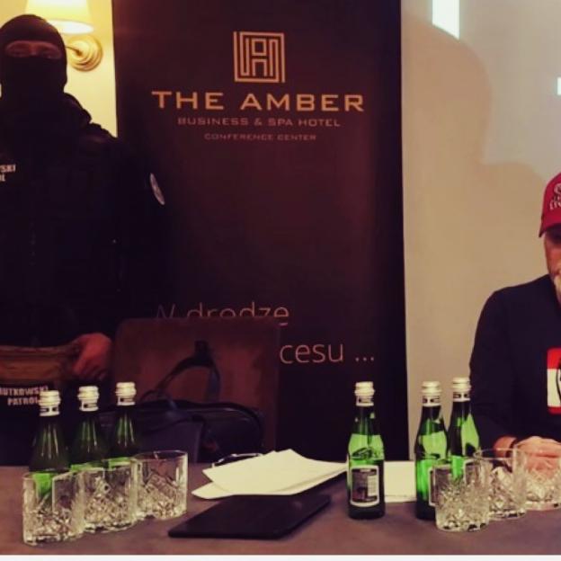 [VIDEO] Rutkowski publikuje nagrania i daje 100 000zł nagrody za wskazanie sprawców podpalenia fabryki mebli z okolic Kępna!