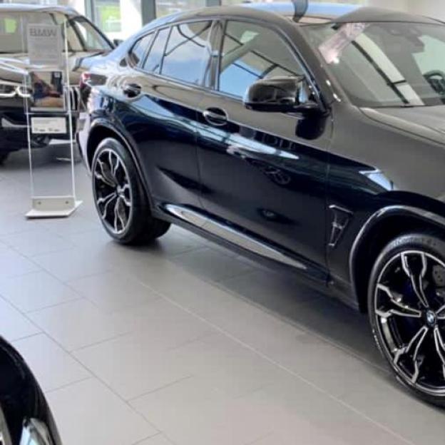 Mężczyzna, który ukradł luksusowe auto z wypożyczalni samochodów koło Oleśnicy, został zatrzymany! Trwają poszukiwania BMW X4M