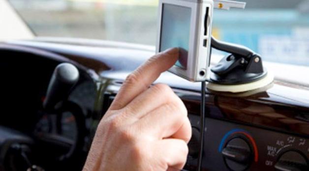 SZOK: GPS zamiast do celu poprowadził go w głąb lasu! Zrozpaczonego 24-latka odnaleziono po kilku godzinach! 