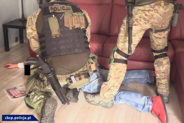 [VIDEO] Mogli sfałszować niemal każdy dokument – rozbita zorganizowana grupa przestępcza