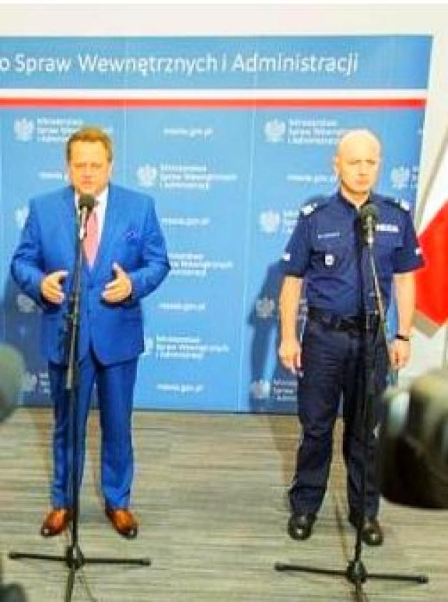 [VIDEO] Gigantyczne przemyty narkotyków z Pakistanu i Chin przechwycone. To efekt współpracy policjantów z Polski i USA. Konferencja Policji i MSWiA