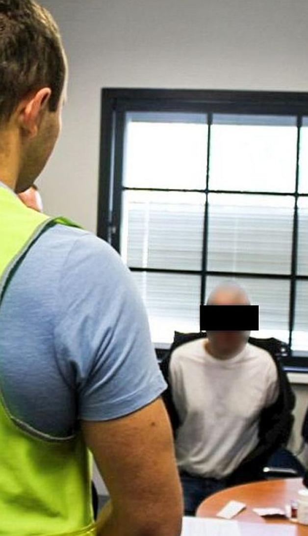 Ucieczka z brytyjskiego konwoju, pięć listów gończych – kryminalni zatrzymali 36-letniego poszukiwanego