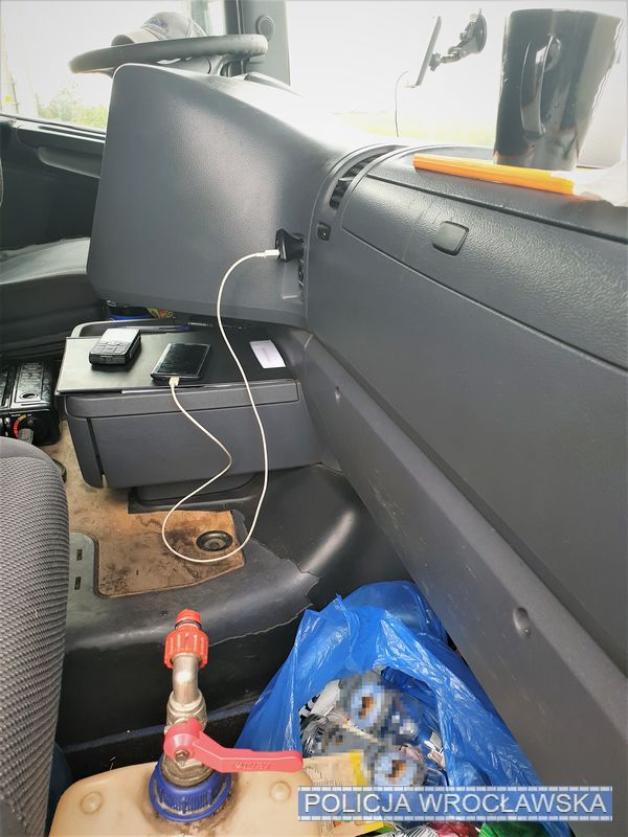 [VIDEO] Policjanci z grupy „SPEED” zatrzymali kierowcę blisko 40-tonowego tira, który pijany jechał autostradą A4