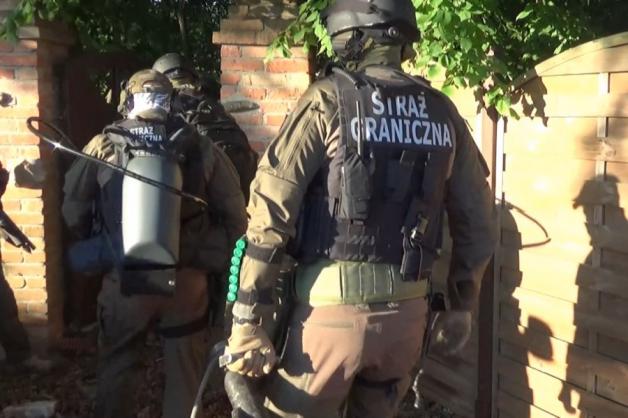 [VIDEO] Polacy i Wietnamczyk przemycali z Rumunii Arabów w piecu grzewczy m.in. do Niemiec, Francji i Anglii