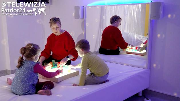 [VIDEO] Przedszkola i szkoły mogą otrzymać grant na dodatkowe inwestycje. Na placówki oświaty czeka wsparcie z programu „WzMOCnij swoje otoczenie”