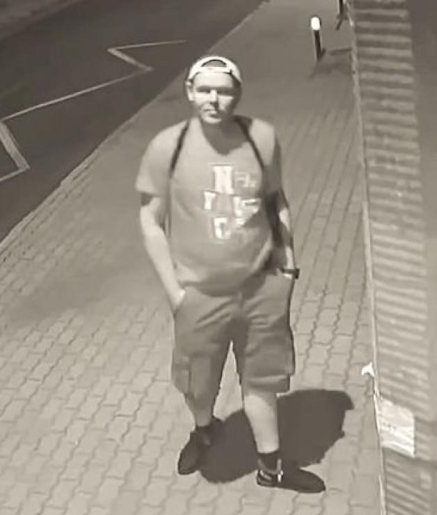 [VIDEO] Poszukiwany za rozbój w Zabrzu. Jeśli rozpoznajesz, daj znać