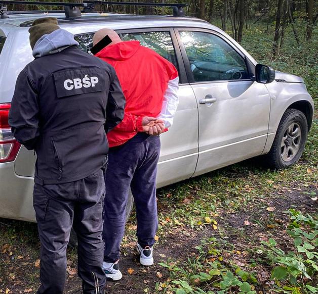 Sprzedał, sprzedał lecz przyniesie. Ma schowane w lesie